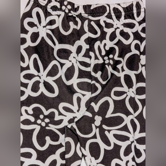 🌼 Black & White Floral Flare Pants | Girls 8–9Y - Picture 3 of 4